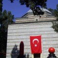OSMANLI DEVLETİ KURULDU ve ÇINAR KÖK SALDI Osmanlı Tarihini tekrar tekrar okumaya muhtacız. Savaşlar üzerinden on sayfaya sığdırılan altı yüz yıllık bir tarih Osmanlı Medeniyetini anlatmaya yetmiyor....