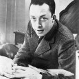 ALBERT CAMUS: ABESLE İŞTİGAL VE ŞUUR SALİH FURKAN Umutsuzluktan yola çıkmak, sonuna dek umutsuz olmayı gerektirir mi? İnsan her şeyi kaybetmeli ki, her şeyi alabilsin. Ahlar...