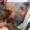 AFGANİSTAN ŞEHİTLERİMİZİ UĞURLUYORUZ Afganistan’da 17 Mayıs 2010 tarihinde düşen uçakta şehit olan İHH Gönüllüsü Bahattin Yıldız ve Asya Bölgesi sorumlusu Faruk Aktaş’ın cenazeleri...