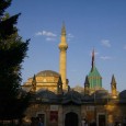 HAZRETİ MEVLANA’NIN GÜL BAHÇESİNDE Cuma bizim için özeldir. Bazen Sultan Alaaddin’de bazen Hazreti Konevi’de bazen de Hazreti Mevlan’da günün derinliğini hissetmeye çalışırız. Sultan Mevlana’yı...