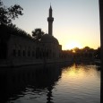 Sabah namazı vakti o yüce makama ulaştık. Zamanımız dardı. Rabbim tekrar o makamın havasını solumayı nasip eylesin. amin. yola yazılmış...
